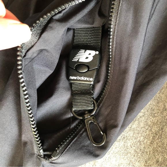 New Balance Windbreaker Jacket with Built-In Keychain/Carabiner - Medium - Picture 14 of 14